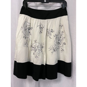 BCBG Maxazria Women's Skirt Ivory & Black Embroidered Flowers Size 2